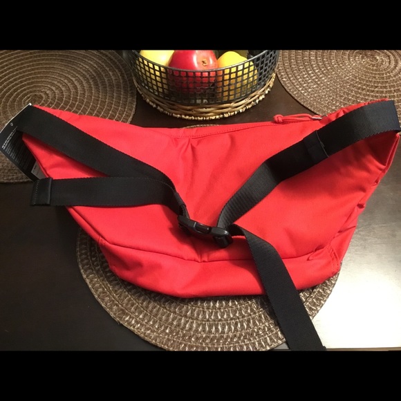 Nike Tech Hip Fanny Pack Waist Cross Body Bag NWT - Picture 3 of 4